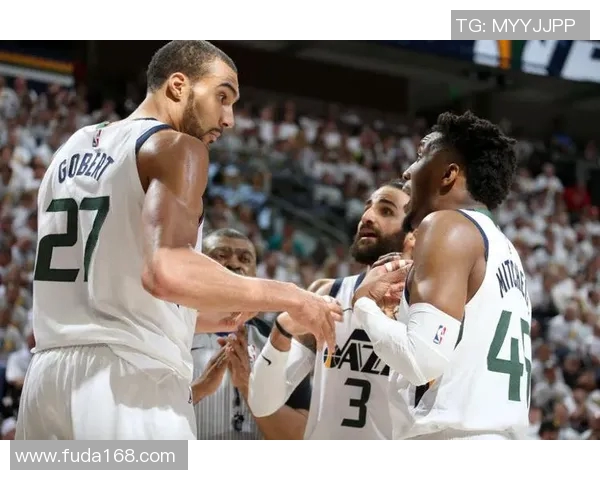 火箭队与爵士队精彩对决微直播全程回顾与分析